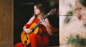 Capricho Arabe (F. Tárrega) - Alexandra Whittingham 亚历山德拉·惠特廷姆-古桐博客
