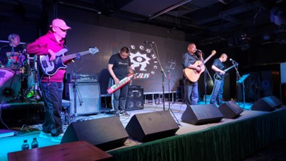 小人儿书乐队演出/合照